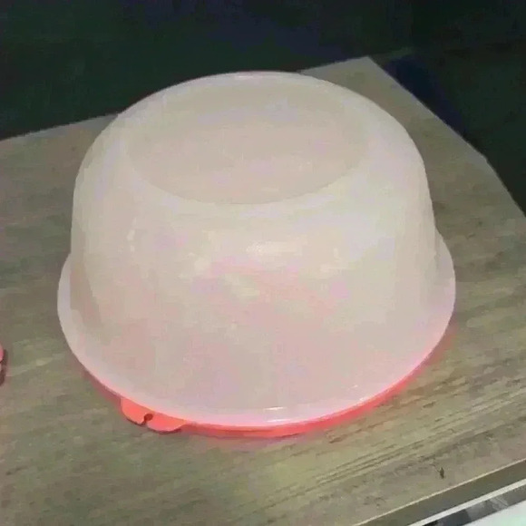 Tupperware 1701 and  1700 lids both 1702, sheer bowl with peach lids - Picture 6 of 8